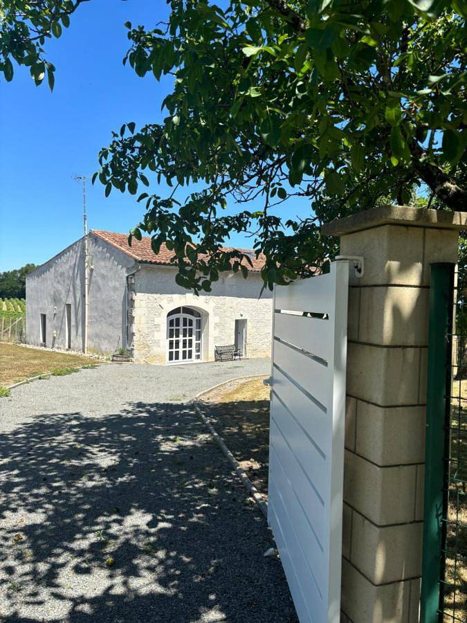 Location de vacances pour 10 personnes, avec jardin ainsi que bassin pour enfant et vue à Saint-Fort-sur-Gironde - 2