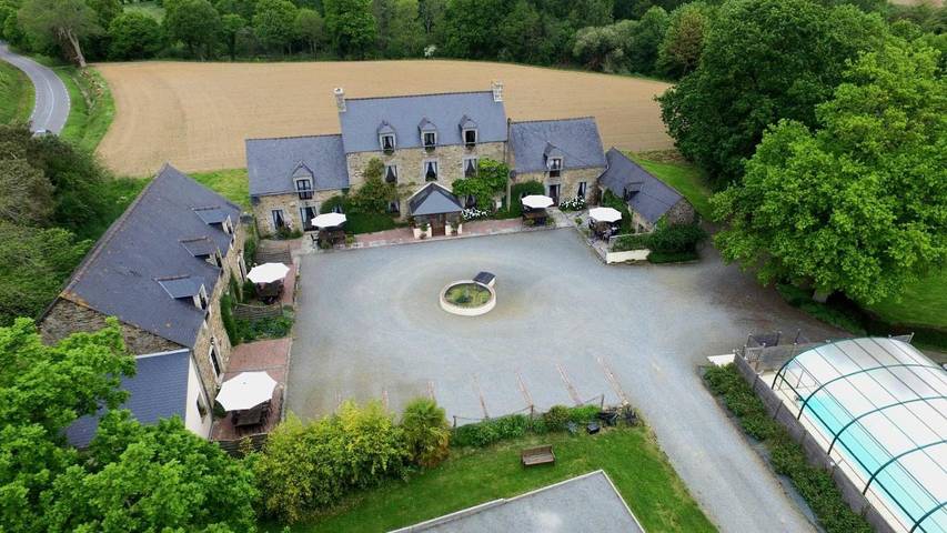 Location de vacances pour 7 personnes, avec piscine et jardin, adapté aux familles à Les Champs-Géraux - 2