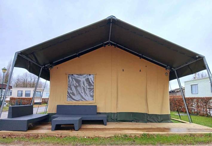 Vakantiepark voor 6 personen, with zwembad and tuin as well as uitzicht op het meer in West-Vlaanderen