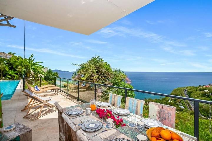 Villa pour 8 personnes, avec piscine ainsi que terrasse et vue