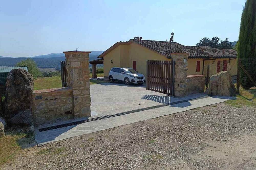 Toskana: Haus \"Alte Abtei\" unter den Olivenbäumen mit Pool in Monteverdi Marittimo, Etruskische Küste