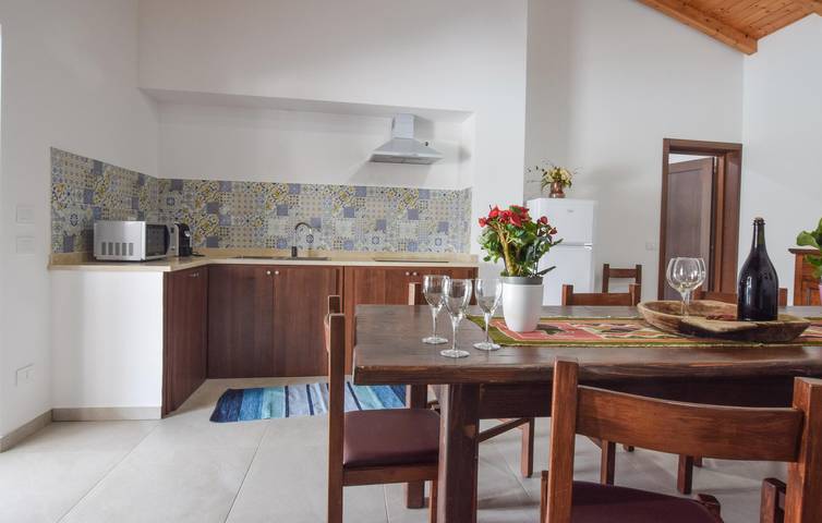 Accogliente appartamento con piscina e terrazza, vicino a Gaggi - WiFi gratuito e aria condizionata in Gaggi, Provincia di Messina