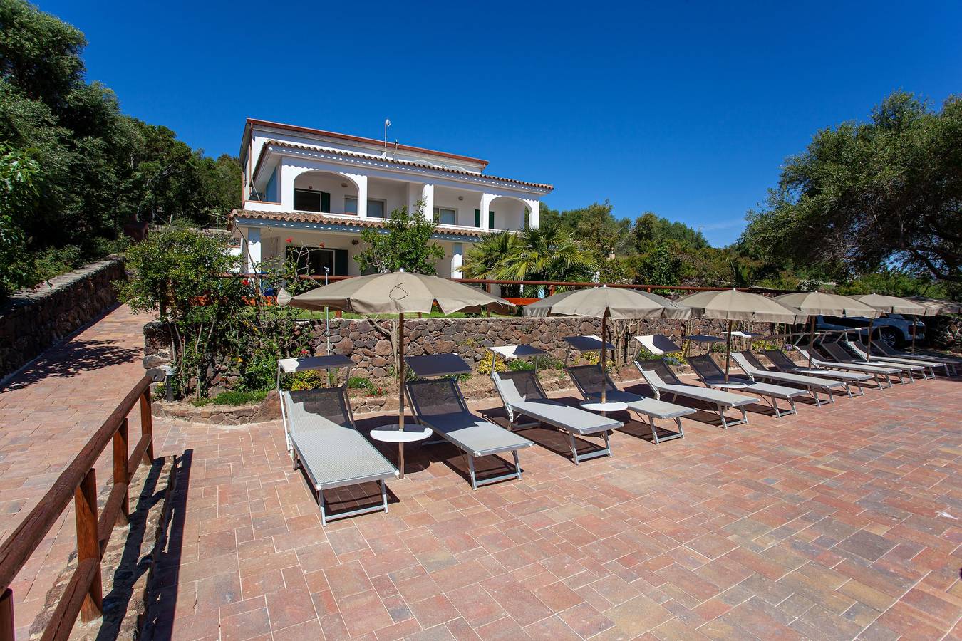 Appartamento intero, Appartamento per le vacanze 'Pavoncella' con Wi-Fi, giardino e piscina condivisa;  in Orosei, Provincia di Nuoro