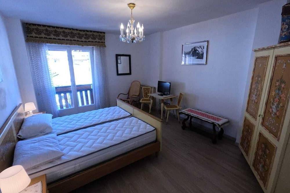 Ganze Wohnung, 30 meters from the center, Apartment with 3 rooms and terrace overlooking the square. in Predazzo, Predazzo (gemeinde)