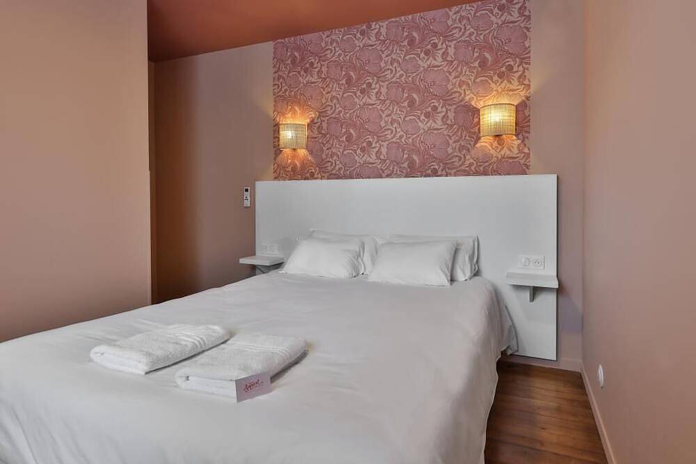 Entire apartment, Le Chic & Raffiné - Terrace & Air Conditioning in Périgueux, Périgord Blanc