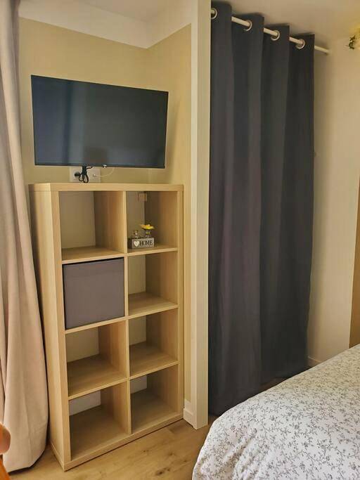 Appartement entier, One-Bedroom Apartment in Saintes, Région de Saintes