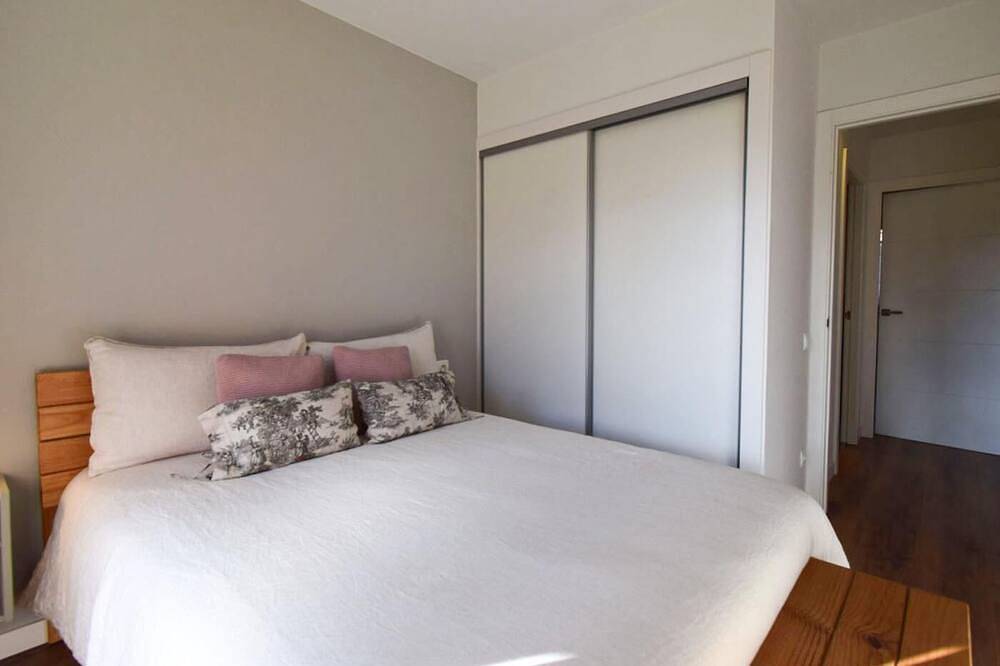 Entire apartment, Ground Ffloor 2 rooms 5 Pax, Pool, Private Garden & Fireplace in Estavar, Prades region