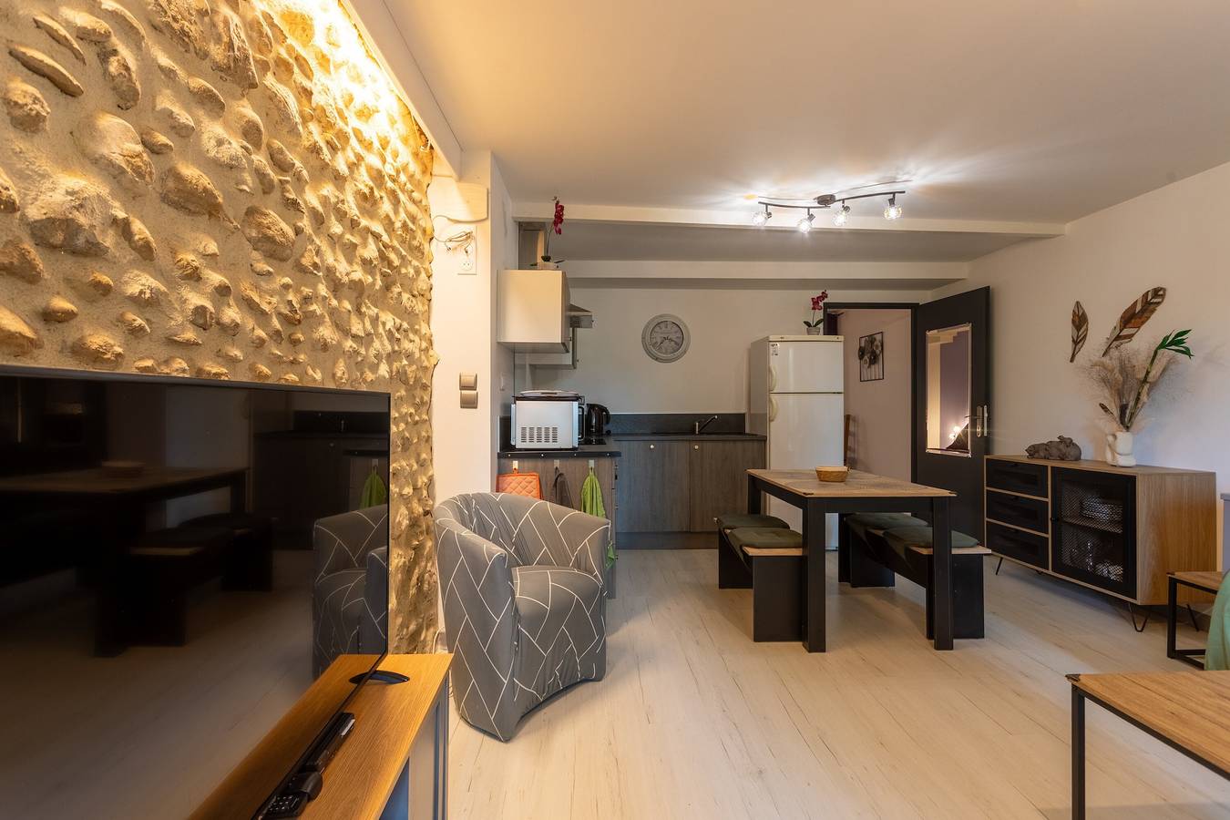 Holiday Home 'Cholena - Domaine Helaku' with Shared Terrace, Shared Garden and Wi-Fi in Monein, Béarn