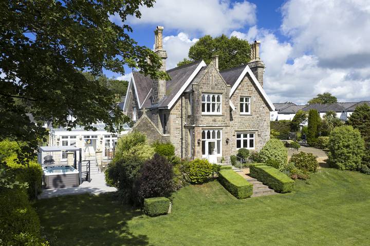Coedrath House - Luxury Manor, Swim Spa, Sea Views in Saundersfoot, Pembrokeshire
