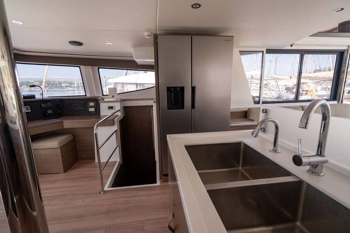 Bateau pour 10 personnes dans Port Pin Rolland - 4