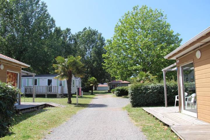 Camping pour 6 personnes, avec terrasse