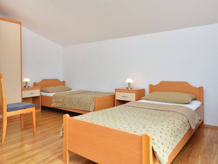 Ferienwohnung für 2 Personen, mit Balkon und Garten sowie Pool