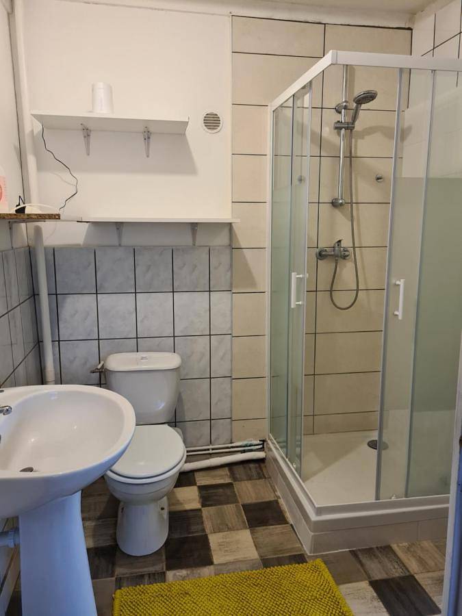 Gîte pour 6 personnes, avec terrasse à Villette-sur-Ain - 2