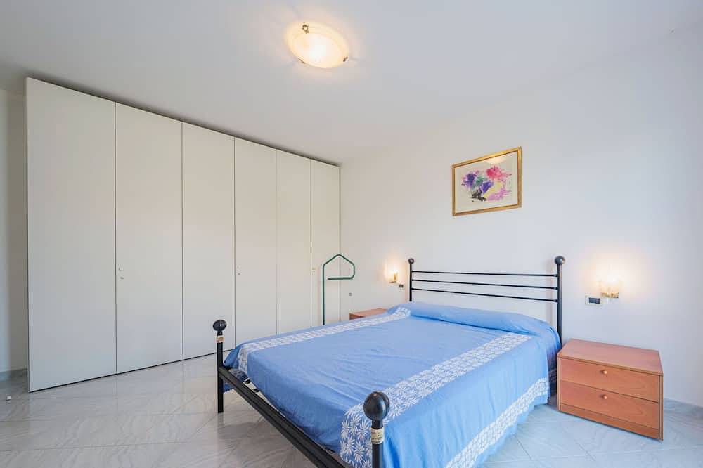 Beautiful apartment in villa with Wifi, Tv, patio, pets allowed and parking, close to La Spezia in Ameglia, Ameglia Municipality