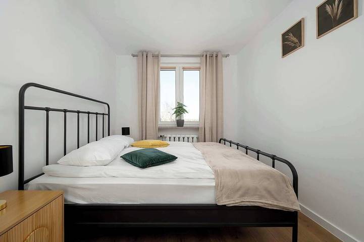 Entire apartment, Spacious Apartment | River View, Balcony and Workspace in Wrocław, Lower Silesia