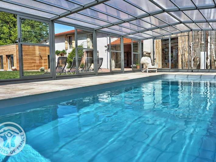 Location de vacances pour 14 personnes, avec Terrasse ainsi que Jardin et Sauna dans la Loire