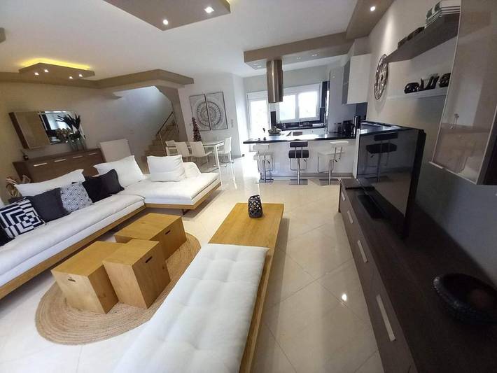 Casa vacanza per 6 persone, con Balcone e Idromassaggio nonché Terrazza e Giardino a Volo