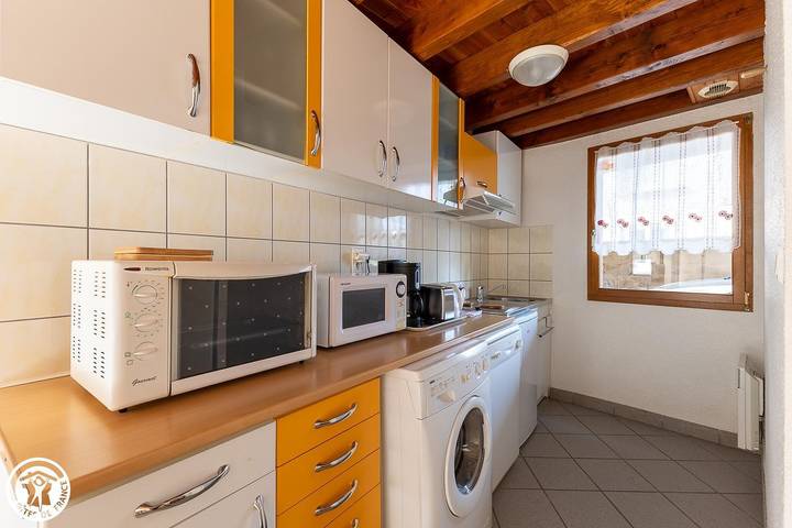 Gîte de charme à Sermentizon, 100m du centre ville in Sermentizon, Région de Thiers