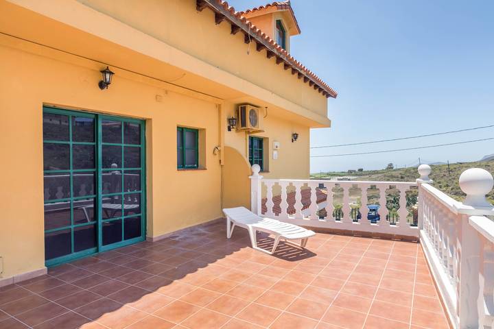 Entire apartment, Pet-Friendly Apartment B Armonia Rural with Sea View, Terrace, Shared Pool & Wi-Fi in Granadilla de Abona, South Tenerife