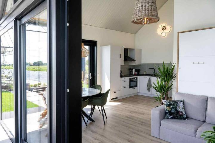 Freistehende Ferienvilla für 4-6 Personen am Wasser in Roelofarendsveen in Roelofarendsveen, Groene Hart