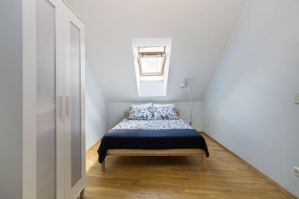 Appartement entier, Private Free Sauna & 4 bedrooms Old Town Rooftop Apartment in Vilnius, Lituanie