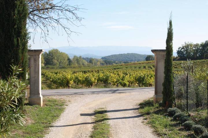 Location de vacances pour 4 personnes, avec vue ainsi que jardin et piscine à La Motte-d'Aigues - 4