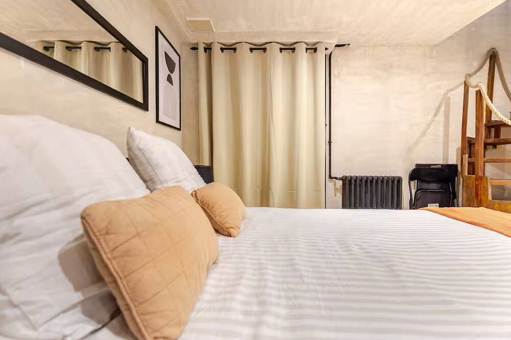 Entire apartment, Jaccuzzi Sauna Private Spa Paris in Montrouge, Hauts-de-Seine