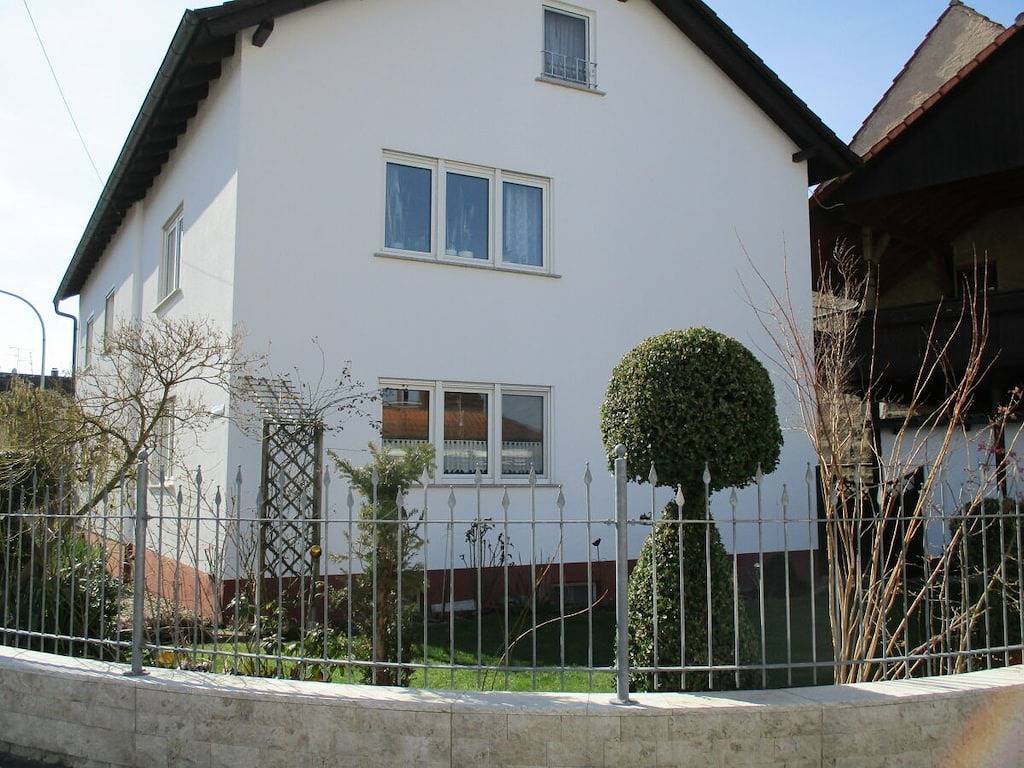 Landhaus Marga  Rosenbogen Hh Eg in Rattelsdorf, Landkreis Bamberg