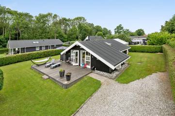Ferienhaus für 6 Personen, mit Terrasse und Garten in Pøt Strandby
