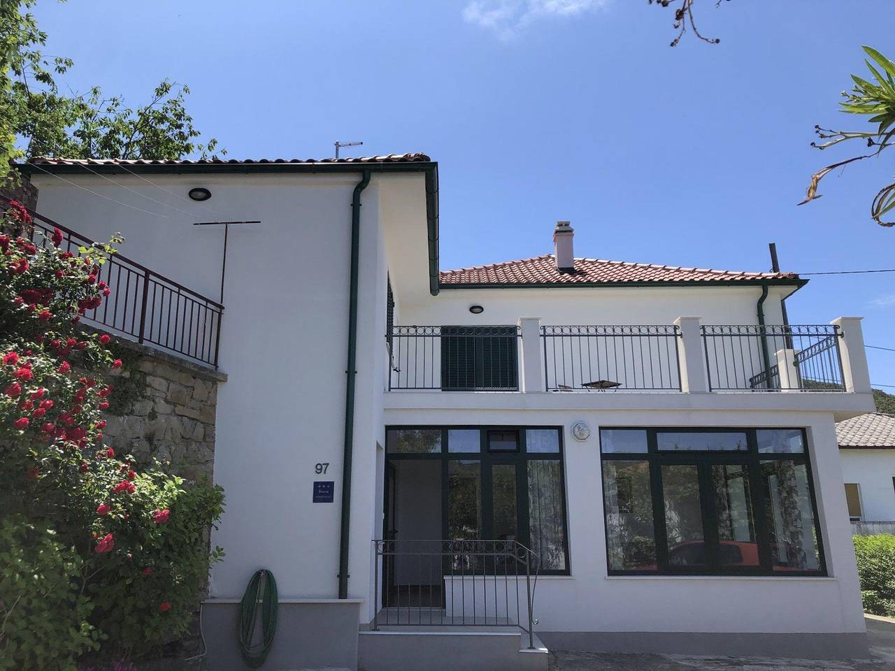 Ganze Ferienwohnung, Fewo "Villa Kate" mit Aussicht auf das Wasser in Supetarska Draga, Rab