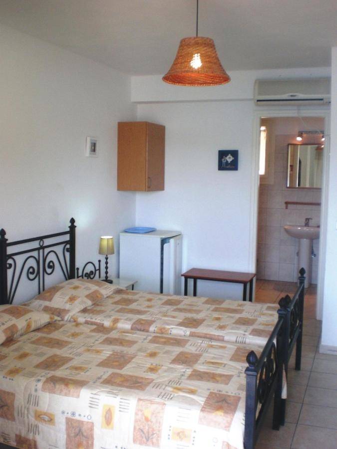 Gîte pour 2 personnes, avec piscine ainsi que balcon et vue dans Vathy - 3