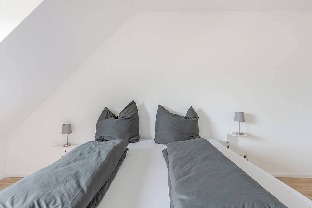 Appartement entier, Apartment Eden - 1 Min Hbf - Ideal for trips to Cologne, Düsseldorf, Wuppertal in Solingen, Bergisches Land