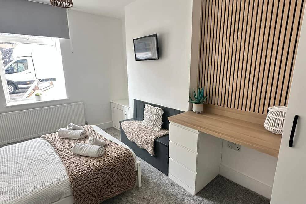 Luxurious Central 5 Double Bedroom Home | 3 Floors in Cardiff, Cardiff region