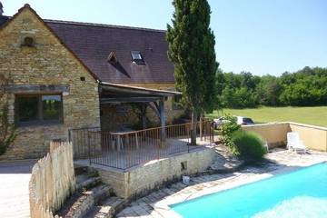 Gîte pour 8 personnes, avec jardin à Saint-Amand-de-Coly