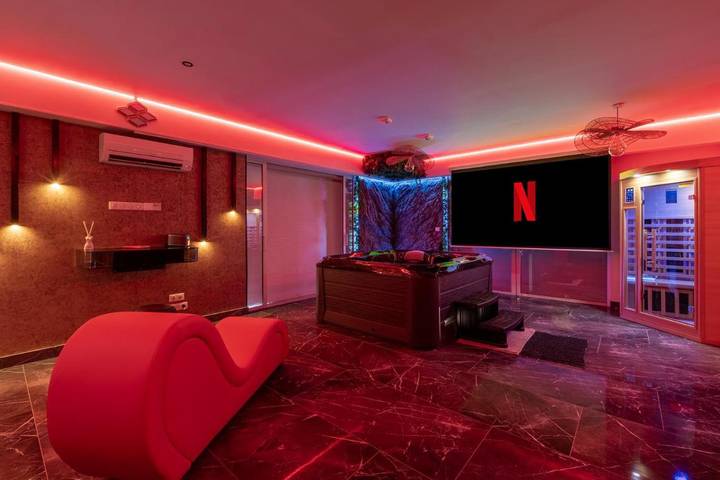 Appartement de vacances pour 2 personnes, avec Balcon et Jacuzzi ainsi que Terrasse et Piscine