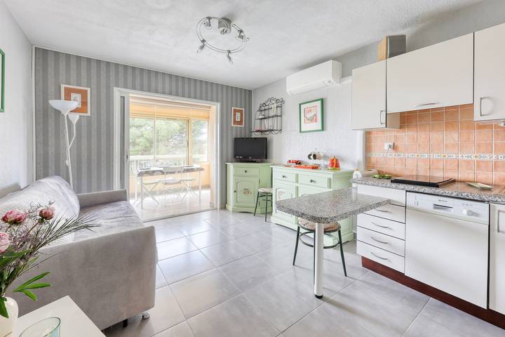 Gîte pour 4 personnes, avec Balcon et Piscine dans La Coudoulière