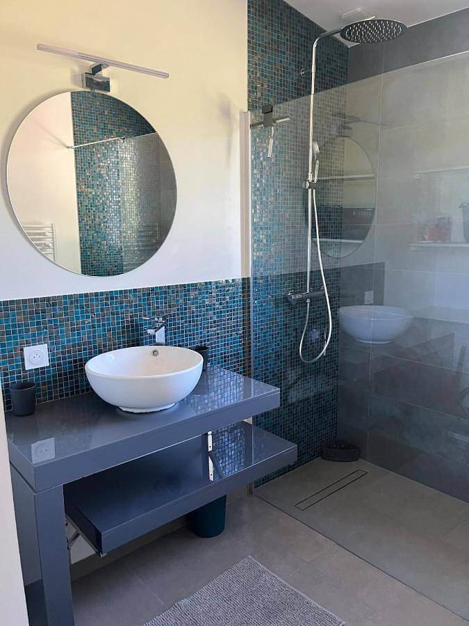 Two-Bedroom House in Cuers, Côte méditerranéenne (France)