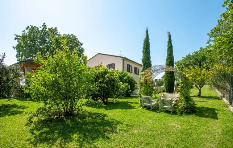 Location de vacances pour 10 personnes, avec terrasse ainsi que piscine et jardin à Cartoceto - 4