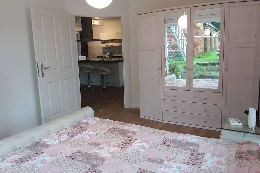Ganze Wohnung, Zentral gelegene, ruhige Fewo mit Terrasse und Garten in Sehlen, Bergen auf Rügen und Umgebung