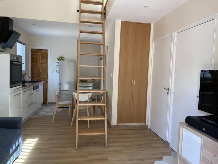 Gîte pour 6 personnes, avec Balcon ainsi que Terrasse et Vue à Cours-la-Ville