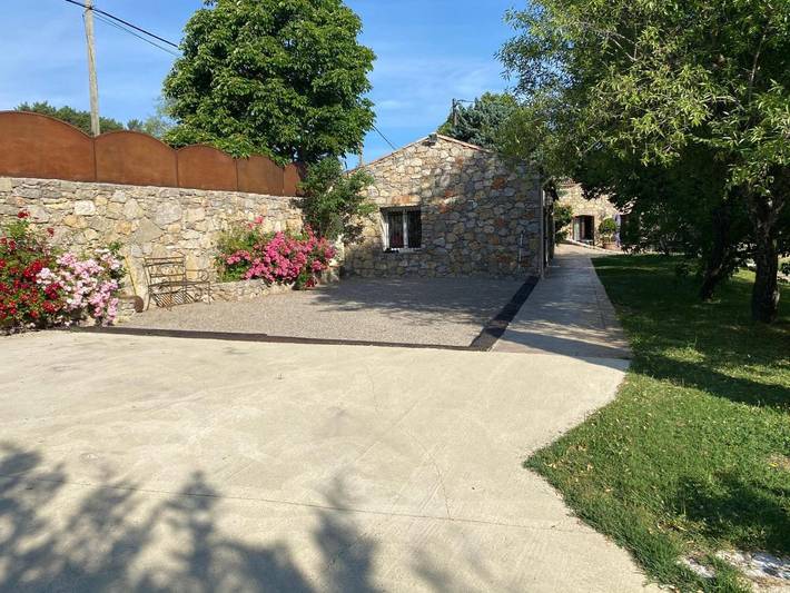 Location de vacances pour 18 personnes, avec jardin ainsi que piscine et vue à Ampus - 3