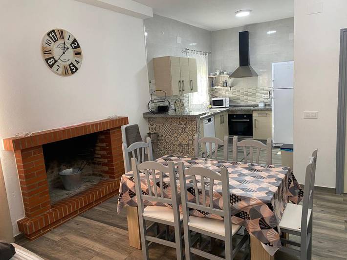 Location de vacances pour 9 personnes, avec jardin ainsi que piscine et terrasse, animaux acceptés à Prado del Rey - 4