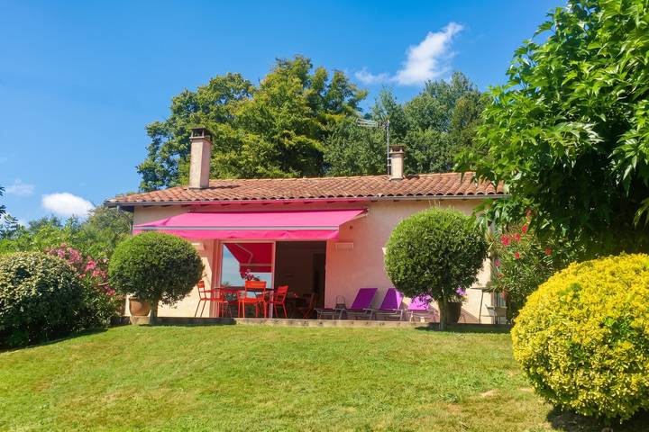 Vacation rental for 4 people, with Terrace and Yard as well as Lake view in Gers