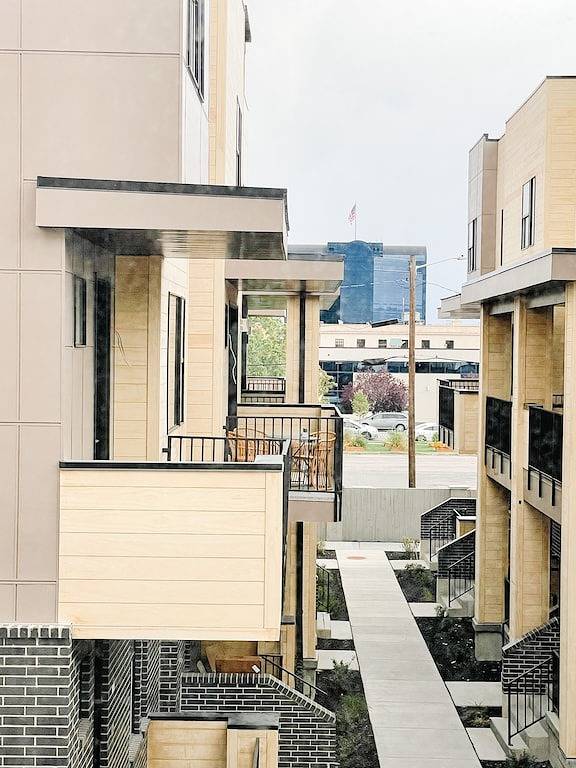 Luxury Downtown Spacious 3 bedroom New Townhome in Provo, Utah Lake