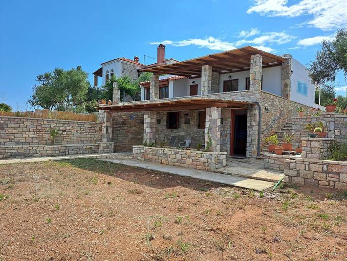 Appartement de vacances pour 3 personnes, avec Balcon/Terrasse et Terrasse ainsi que Jardin et Vue à Messine