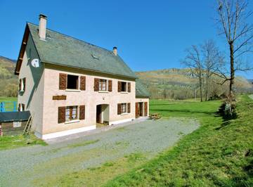 Gîte pour 5 Personnes dans Aucun, Pyrénées, Photo 1