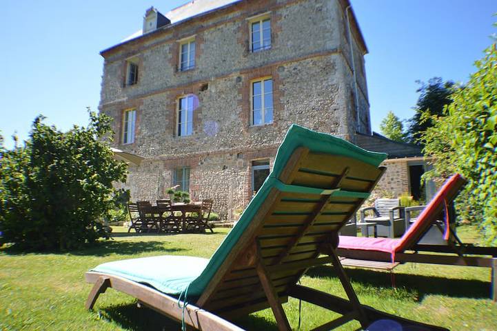 Gîte pour 4 personnes, avec terrasse et jardin à Bec-de-Mortagne