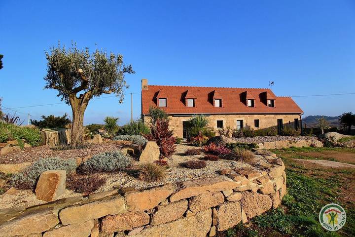 Gîte pour 6 personnes, avec terrasse et jardin à Perros-Guirec