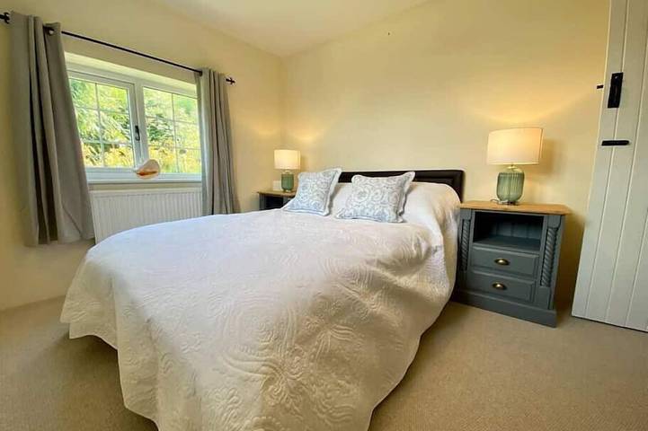 Großes 5-Zimmer Reetdachhaus - Top Lage! in Dorset