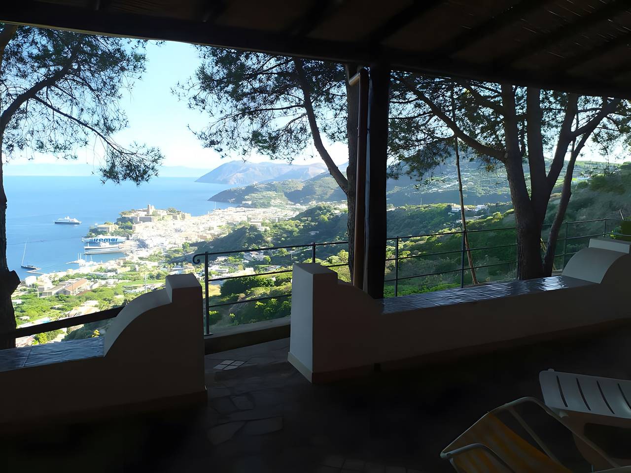 Appartement entier, Appartement "Ginostra" dans villa avec vue mer, Wi-Fi et climatisation in Lipari